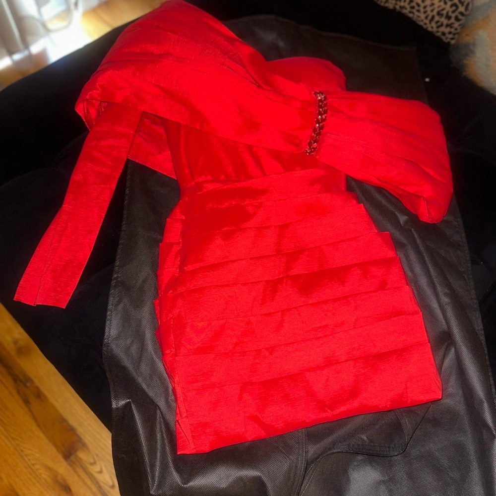Vibrant Red Strapless Dress with Bow